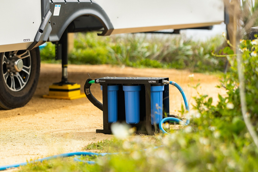 Portable water filter providing clean drinking water for outdoor camping and emergency preparedness